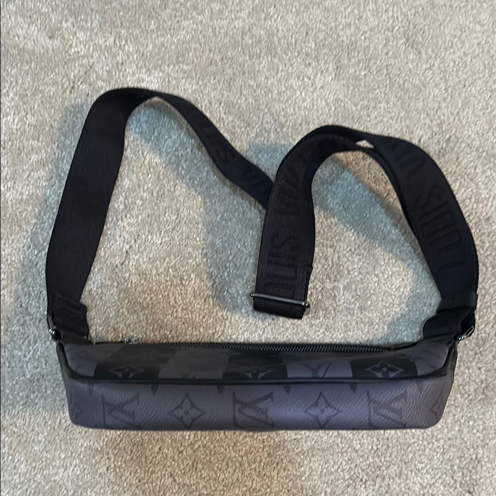 Louis Vuitton x NIGO New Sling Bag - Picture 4 of 5